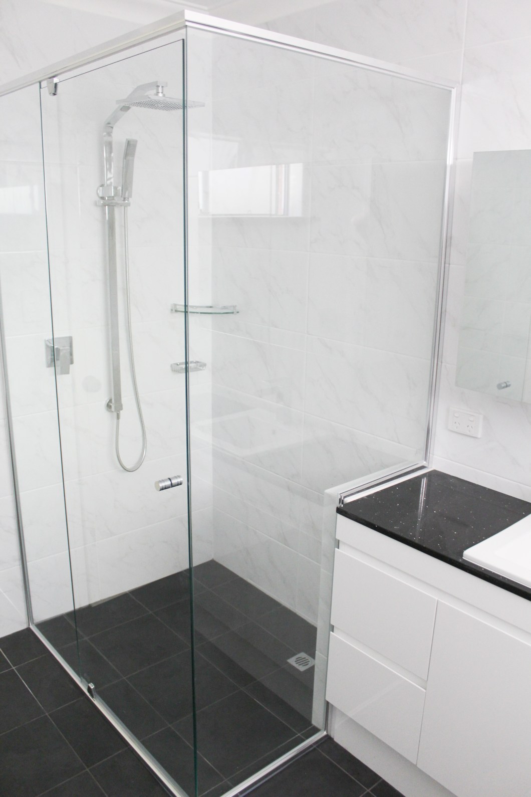 Straight Colour Black Floor - Carrara Wall_edited