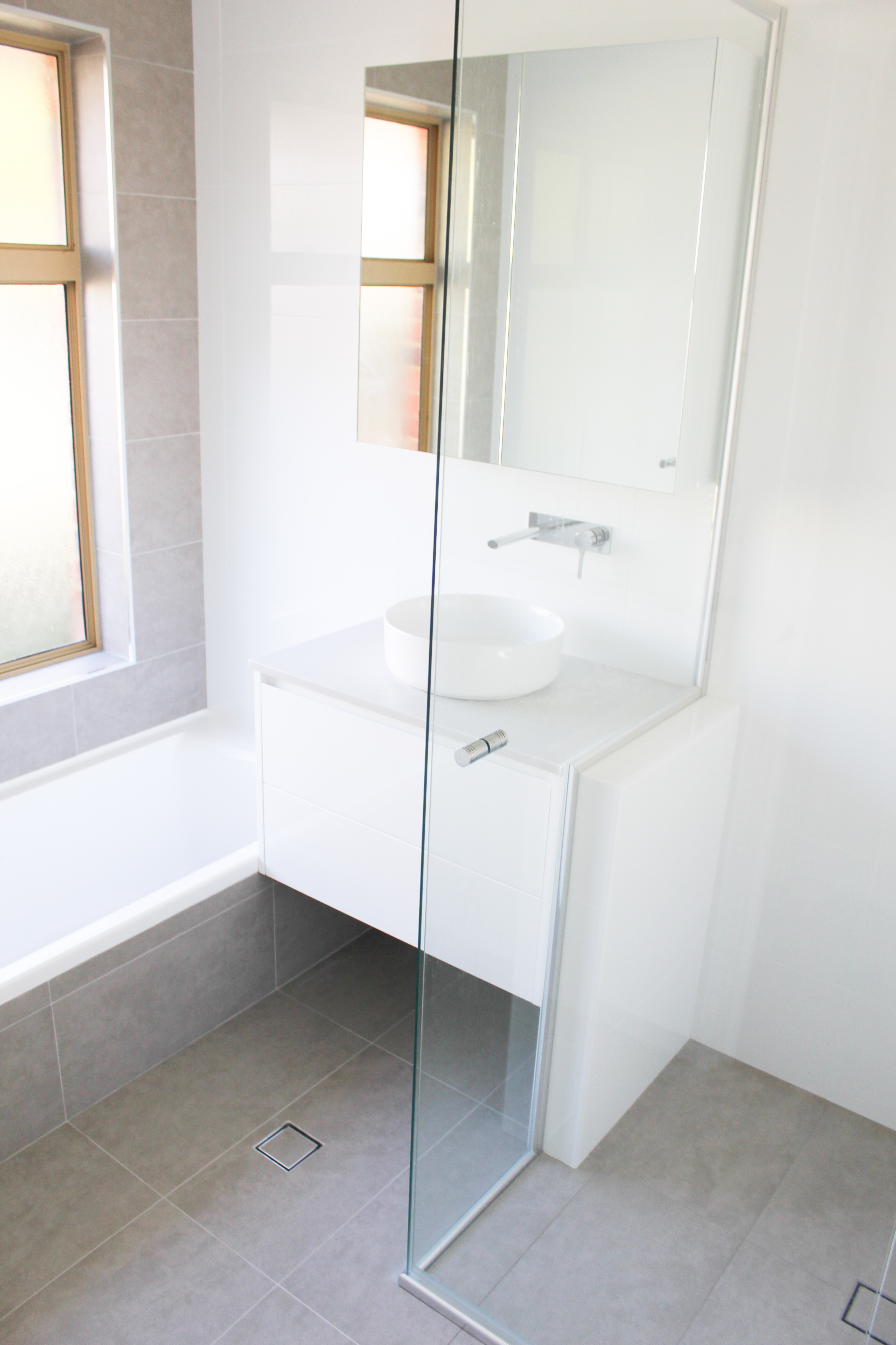 Semi-Frameless Shower Screen 