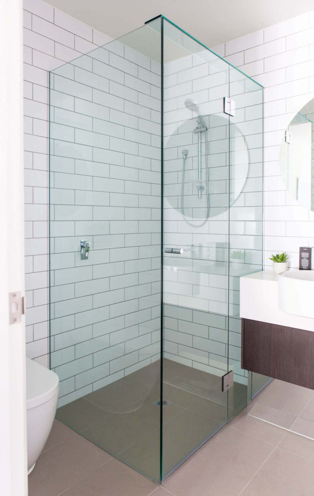 showerscreen-frameless-1