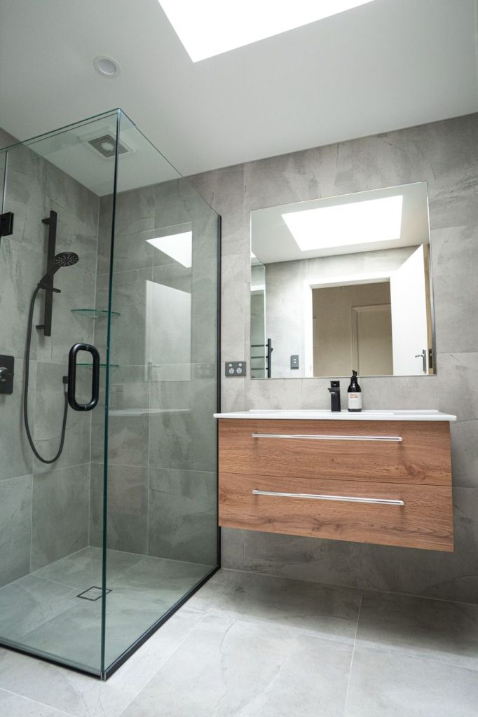 This image has an empty alt attribute; its file name is 03b18be00e3bd40ca217a315ee15ce7dd6324fe4-933x1400-1.jpg