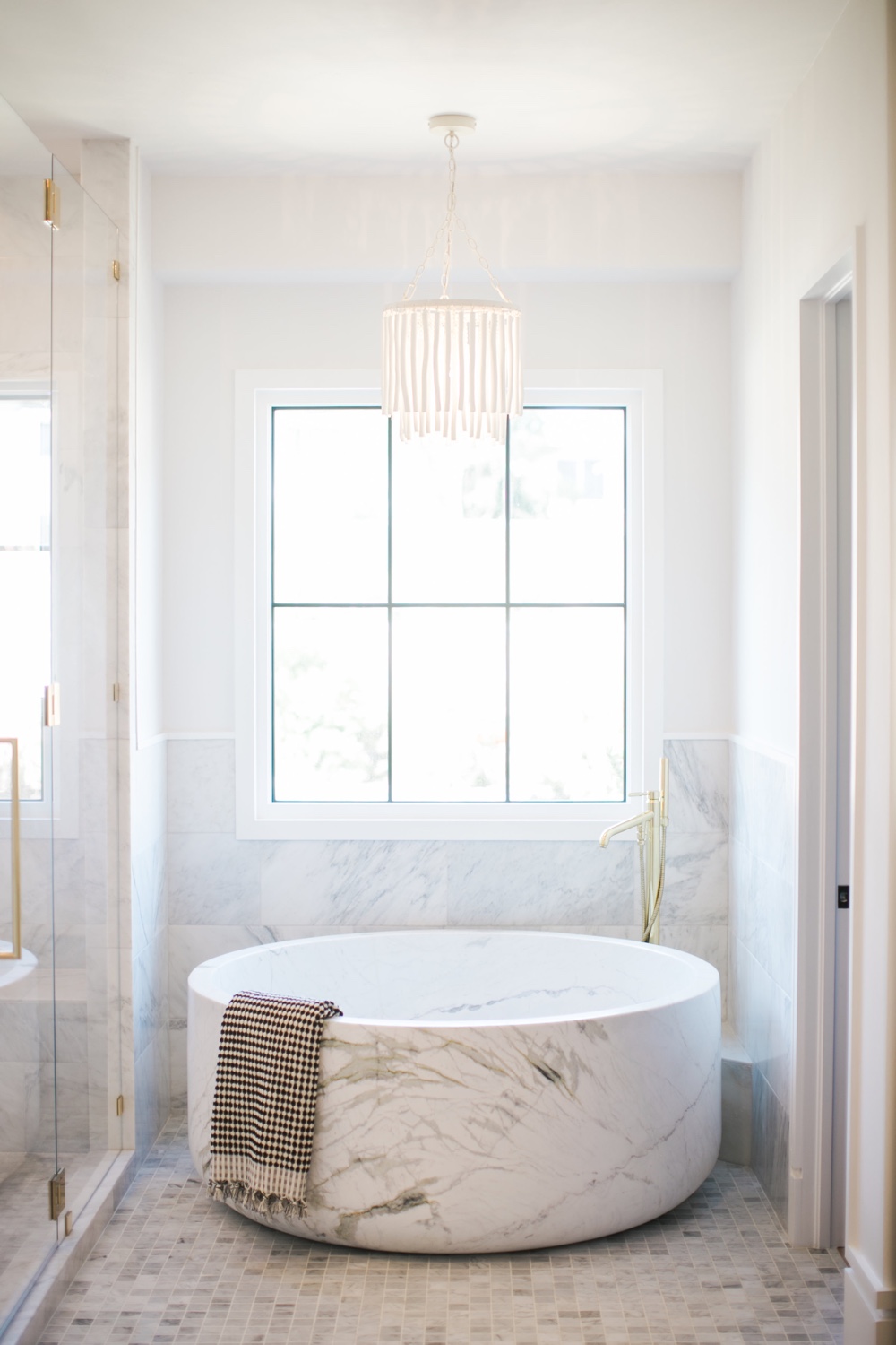 Circle Bathtub @cherhousedesign