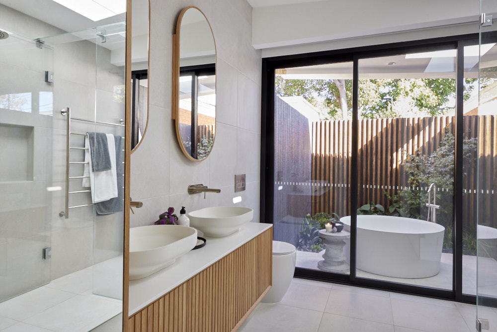 Rounded Bathtub @theblock