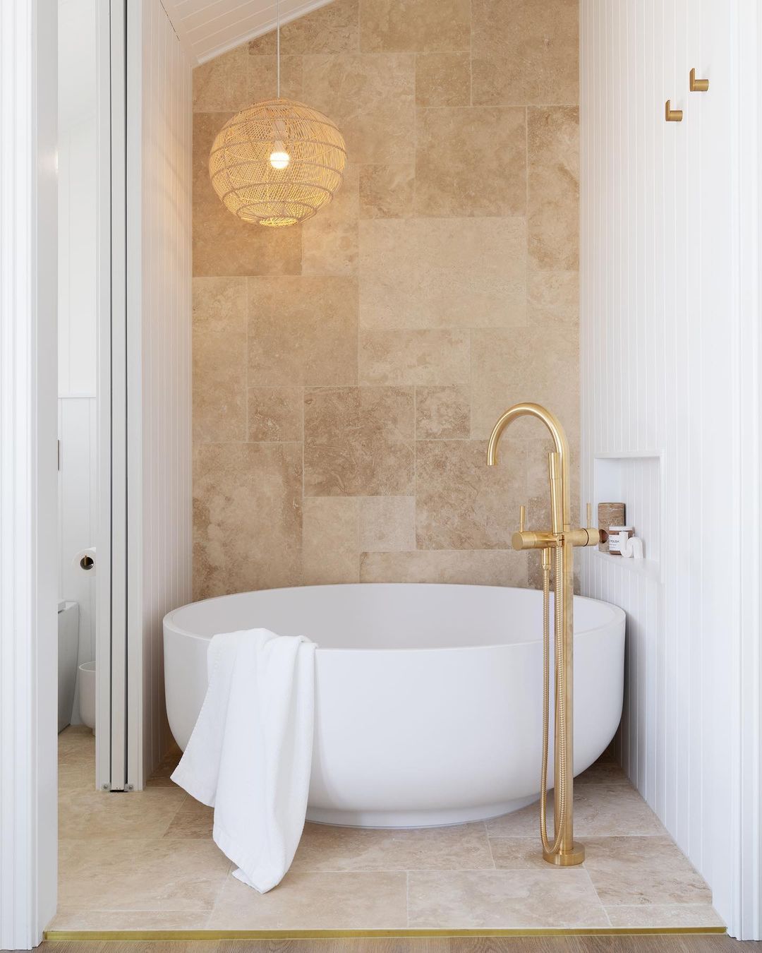 Round Bathtub @reno.diary