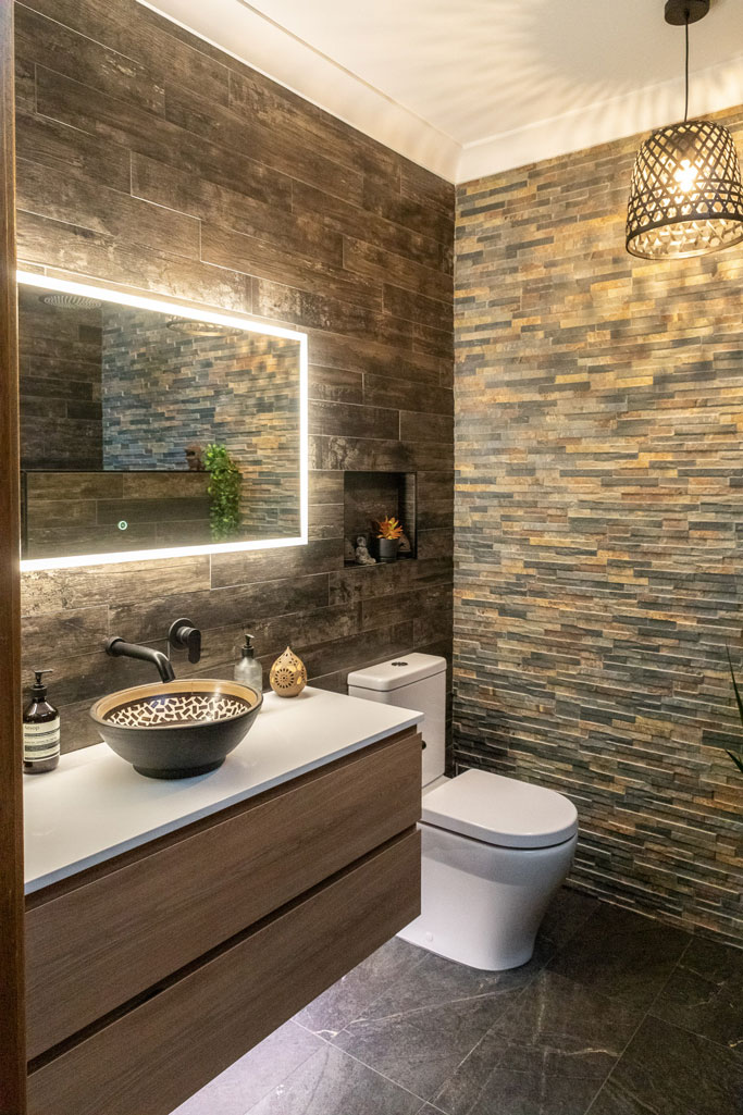 Stone Walls In Bathrooms