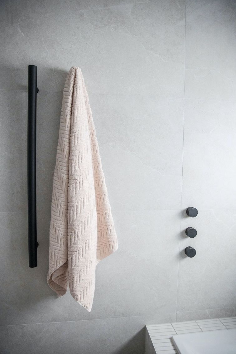 Vertical Heated Bar - Style Curator