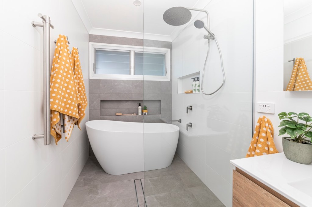 Wet Room With Niche Above Bath 