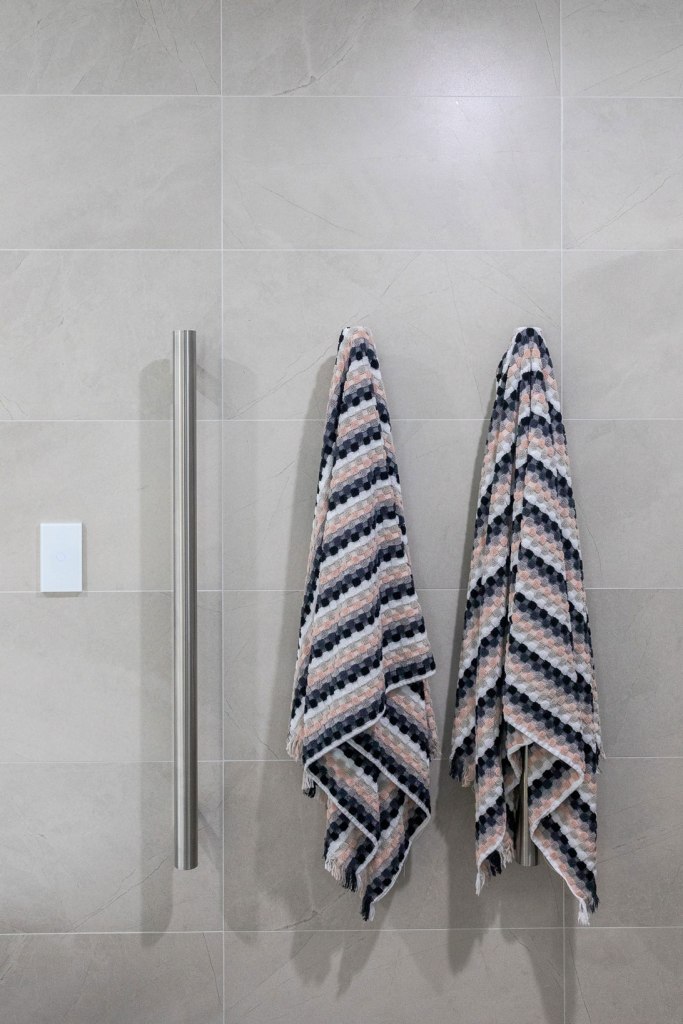 Vertical Bar Heating Rail