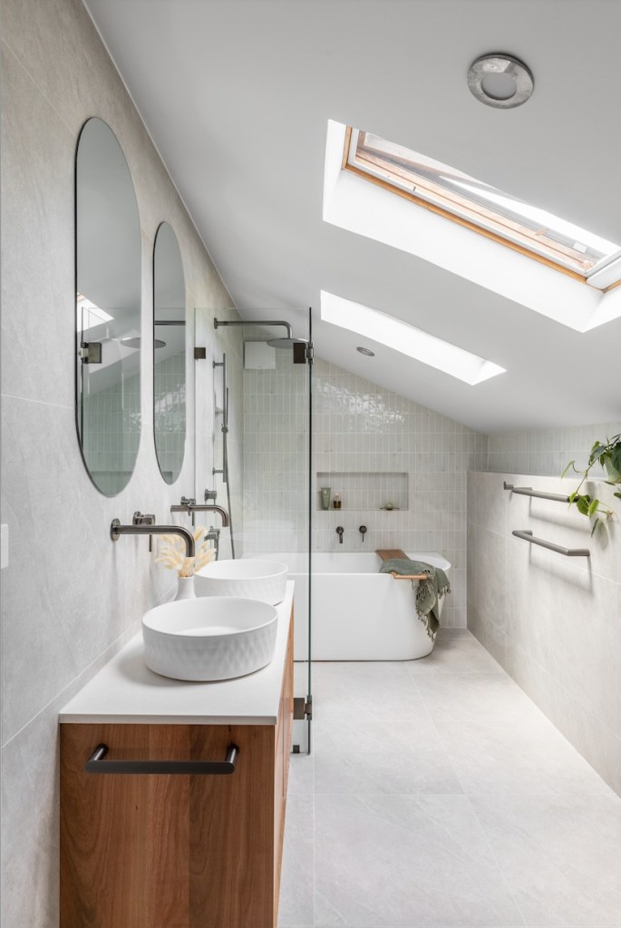 Just In Place - Gunmetal Tapware