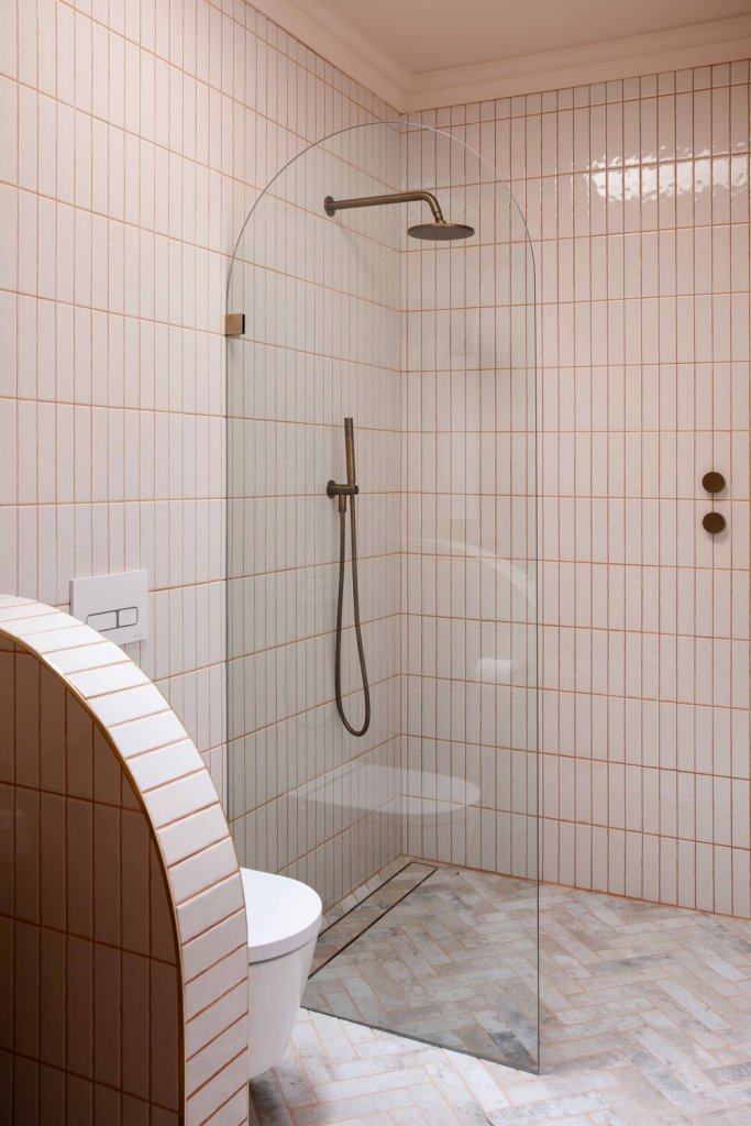 Curved Edge Rounded Frameless Screen