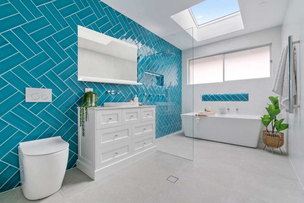 Wet Room With Toilet - Soho Bathrooms